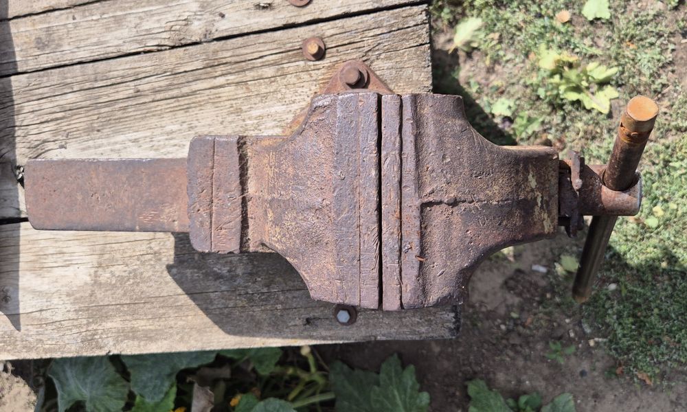 Продам тиски (СССР)