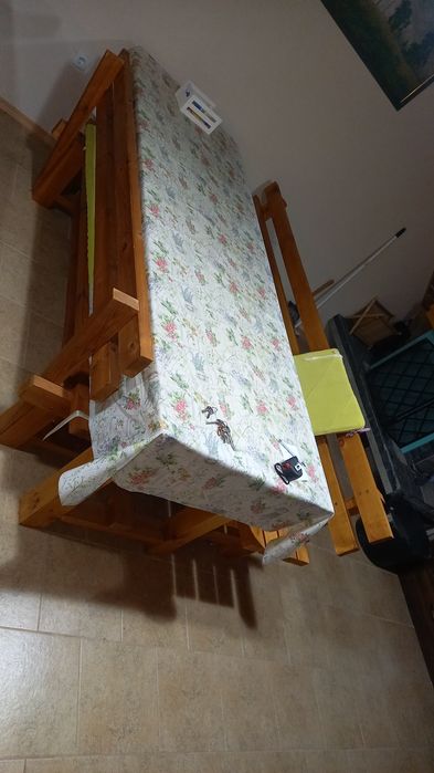 Маса и 2 пейки  от масивно дърво