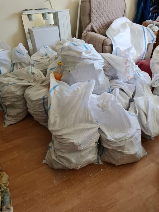 Evacuam moloz mobila vechie asiguram si in carcatul la masina