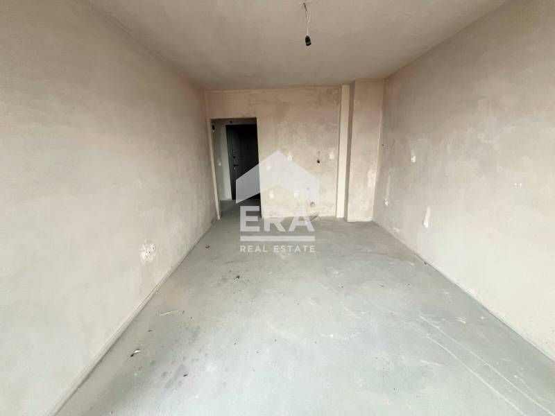 Продава се Двустаен апартамент в Варна, Бриз - 61 кв.м за 2541 €/кв.м - Снимка #1