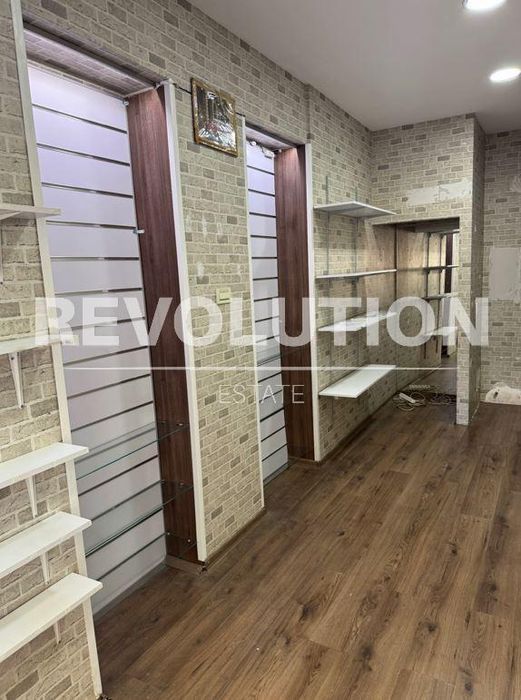 Дава се под наем Магазин в Варна, Център - 18 кв.м за 350 € - Снимка #2