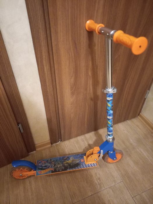 Детска метална тротинетка "Hot Wheels.