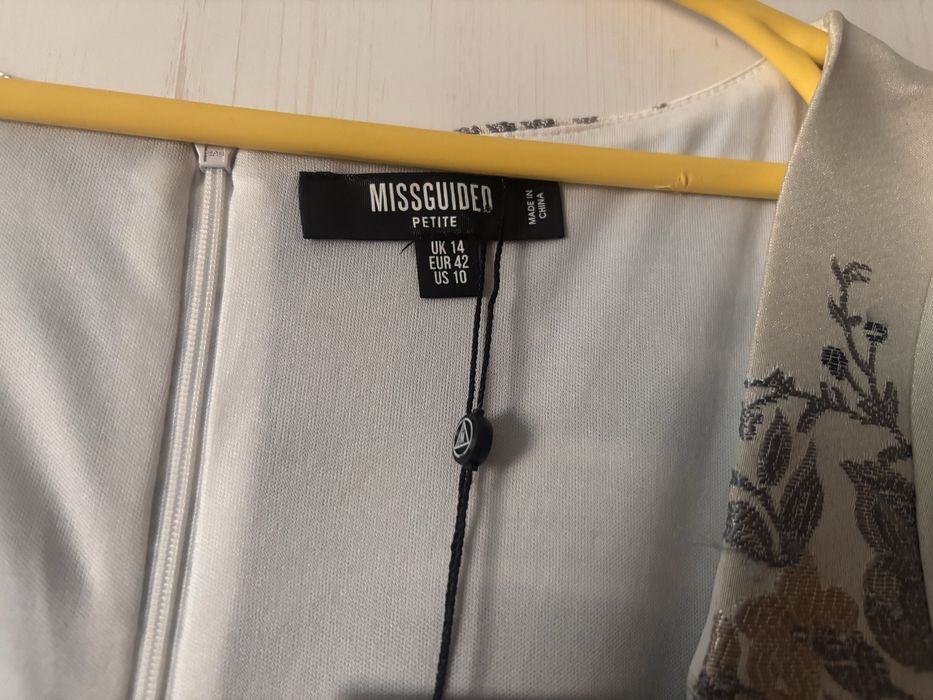 Vand rochie missguided noua cu eticheta