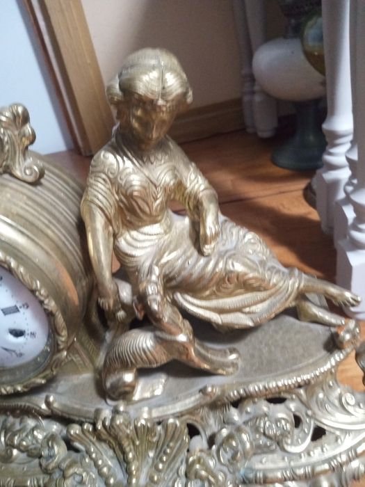 Ceas mecanic funcțional cu gong