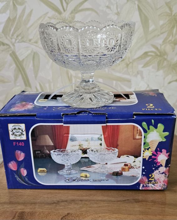 Подставка для фруктов.Конфетницы по 2 шт..Блюдо с 4мя отделениями..Нов