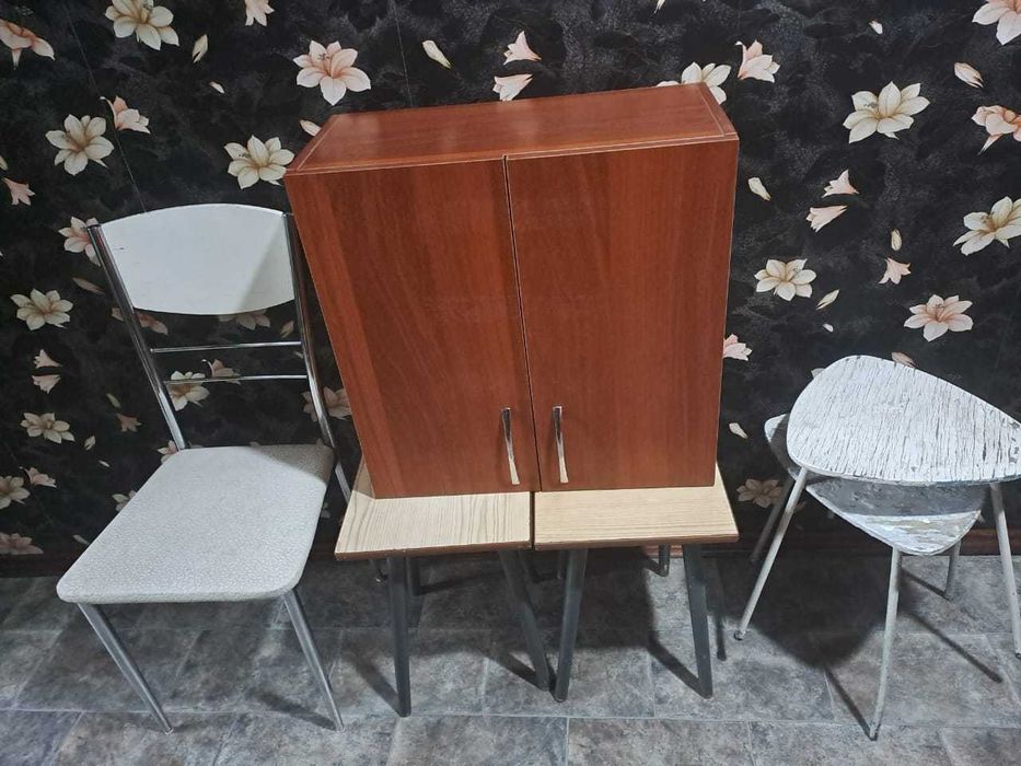 Стулья  советского производства  ,кресла , шкаф и другое