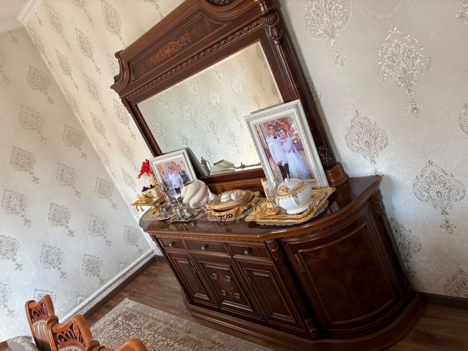 Комплект для гостинной.Сервант,Комод,Стол,Стулья