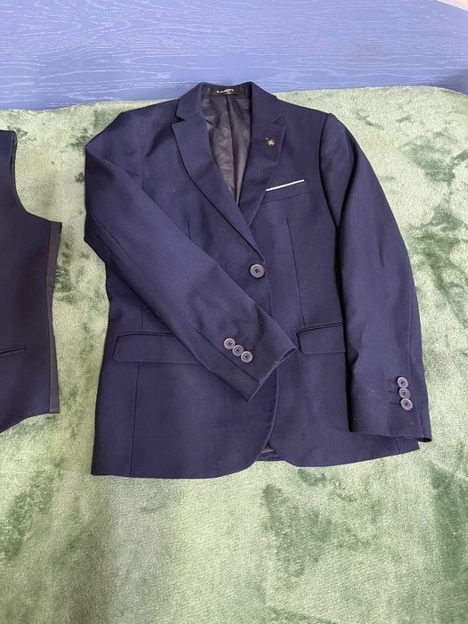 Продам костюм 36 размер