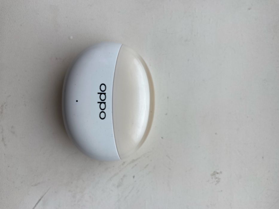 Наушник оппо в хорошем состояний