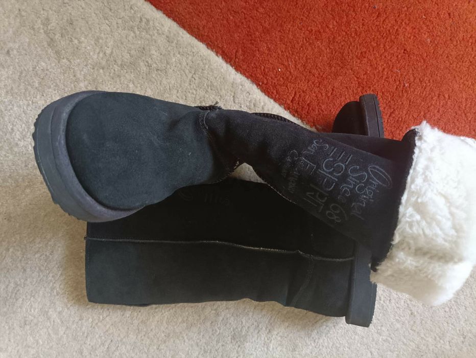 Cizme Esprit îmblănite.