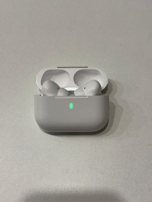 Новые белые наушники