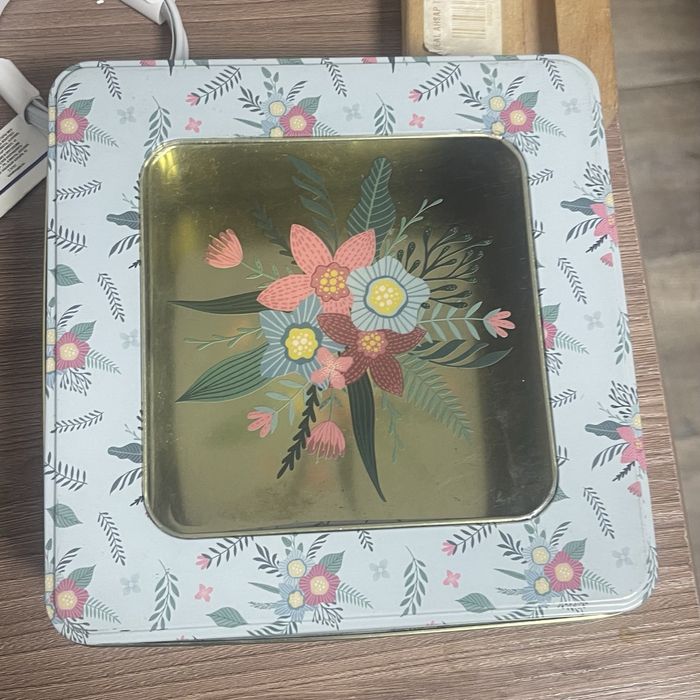 Жестяная коробка для хранения