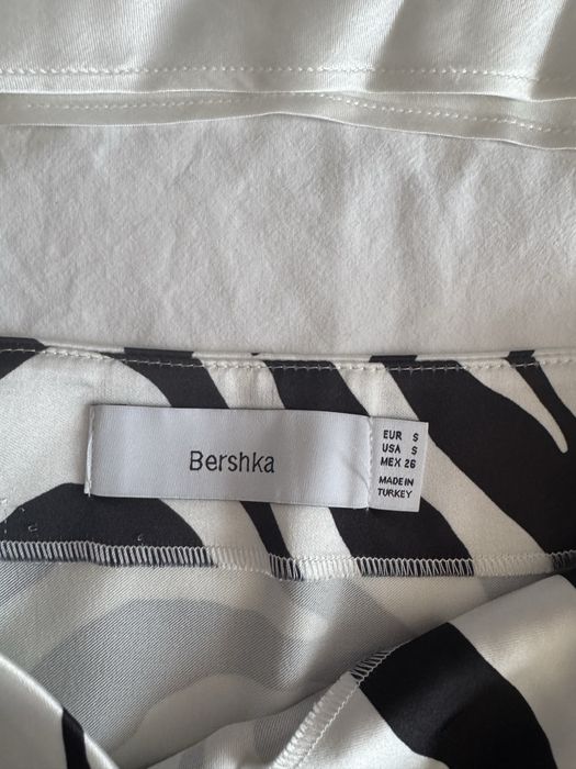 Къса пола bershka
