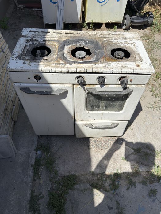 SOTILADI – Gaz plita ajoyib naxrdaishlidi rabochchiy.