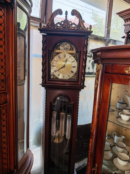 Красив паркетен часовник