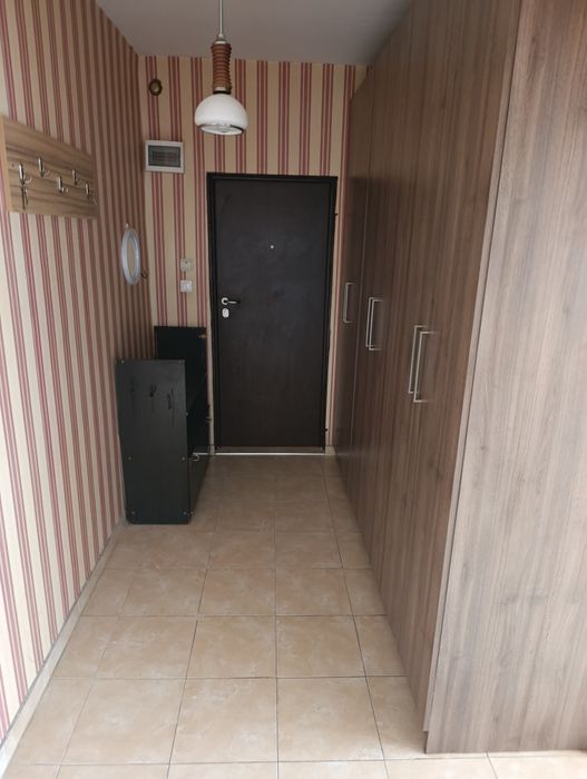 Дава се под наем Едностаен апартамент в Перник, Център - 46 кв.м за 306 € - Снимка #2