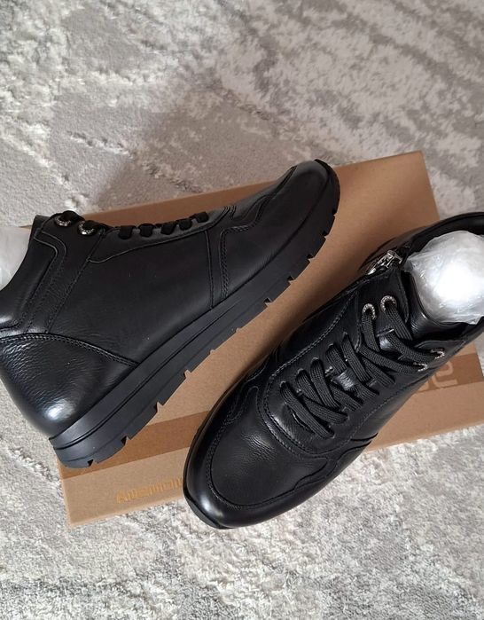 Кожанные женские кроссовки