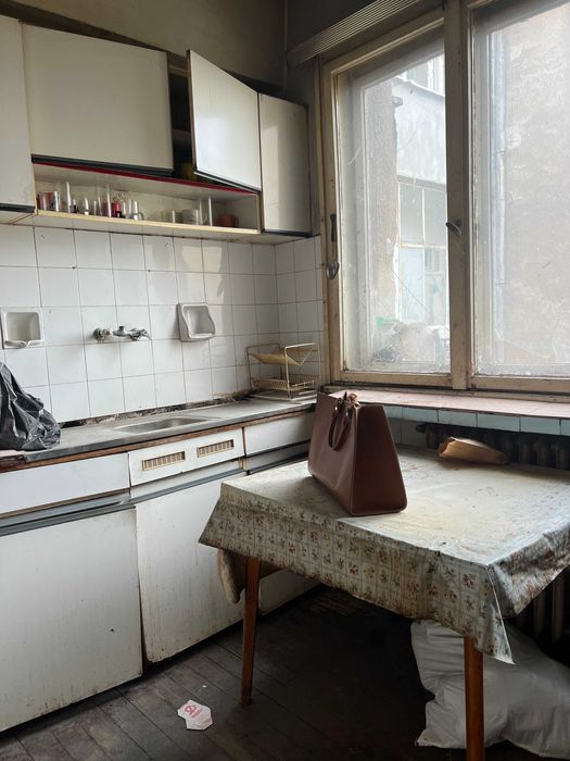 Продава се Тристаен апартамент в София, Център - 85 кв.м за 3636 €/кв.м - Снимка #2