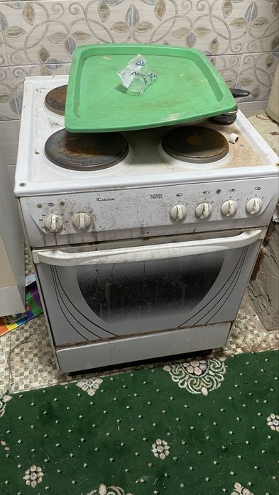 Диван, шкаф, печь