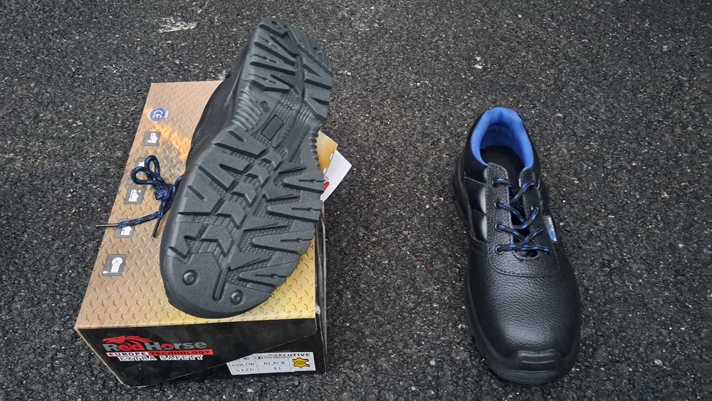 Работни обувки от естествена кожа, на марката Red Hourse.