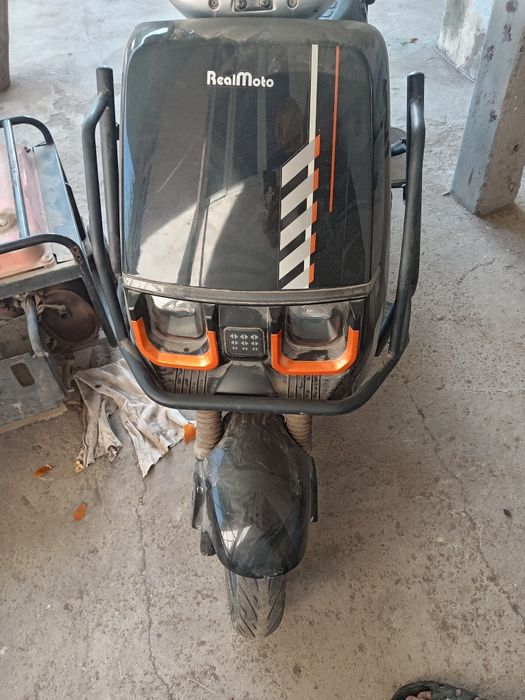 Elektro skuter 72 voltli 6 ta batarekali 2025 yil Noyabr oyida olingan