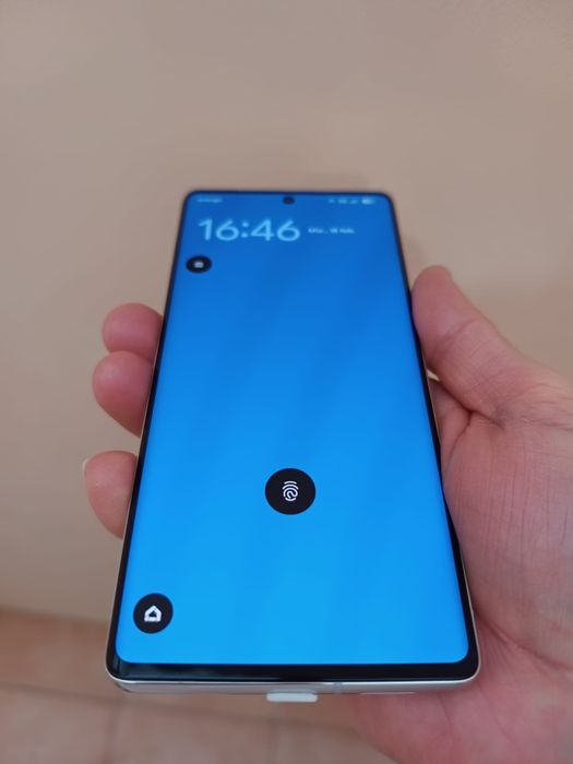 Google Pixel 7 Pro - 256GB + 2 încărcătoare wireless