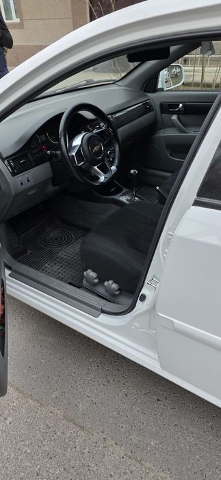 Jentra A/t 2017 3-pazitsya
Oq 
Yurgani 164 mn km 
Kraskasi kamop krelo