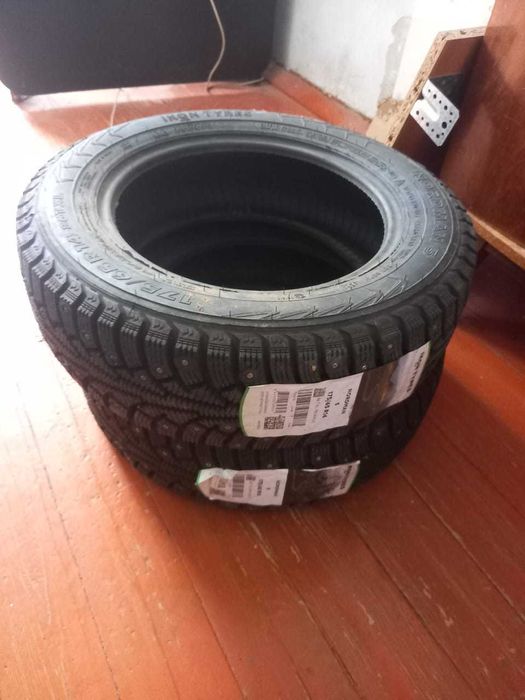 Две новые зимние шины с шипами NORDMAN 5 175/65 R14
