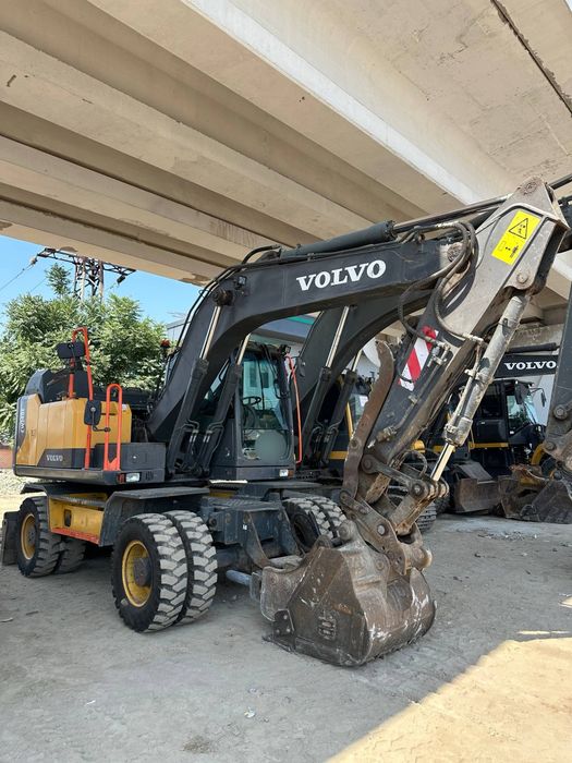 Excavator Volvo 140 sotiladi 2018 yil, 13000 m/ch sotiladi