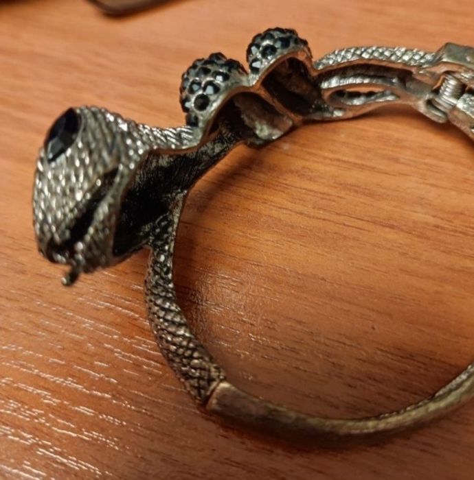 Мельхиоровый браслет в форме змеи