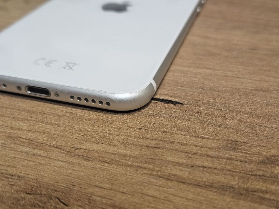 iPhone SE (2020)