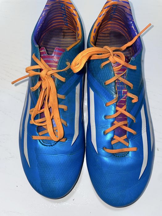 Adidas F30Adizero – model iconic, purtat și de Lionel Messi