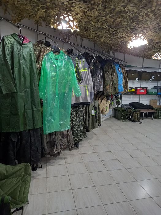 Дождеви . Плащи и костюмы.