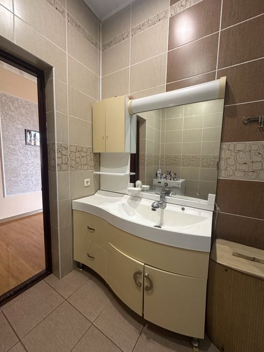 Раковина со шкафом для ванной