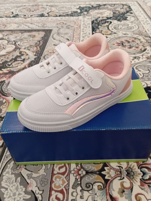 Продается кроссовки