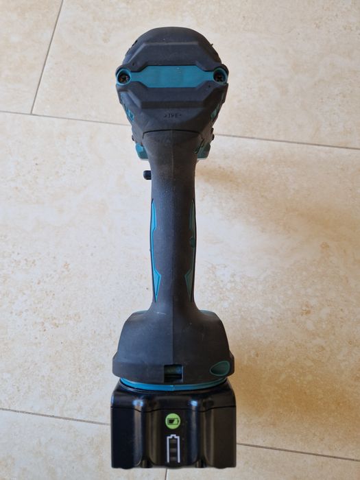 Makita DDF 484 - masina de gaurit si insurubat