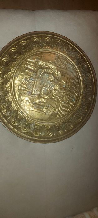 Стара медна чиния.