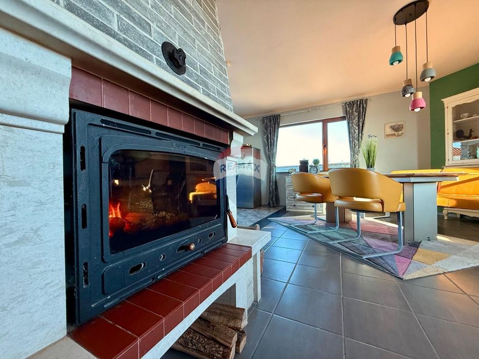 Самостоятелна къща с три спални, двор и камина за продажба, Балчик, Я