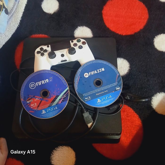 Vând ps 4 slim merge foarte bine