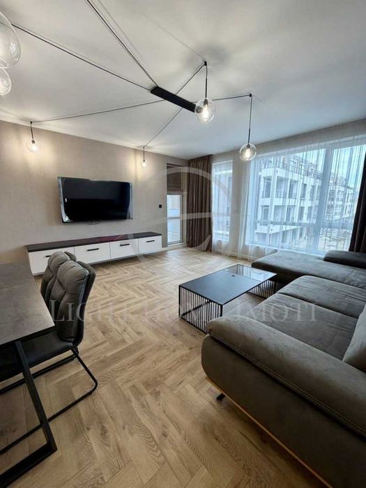 Продава се Двустаен апартамент в Пловдив, Остромила - 85 кв.м за 921 €/кв.м - Снимка #2