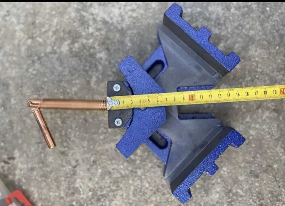 Menghina Unghiulara, 90 Grade, din Fonta