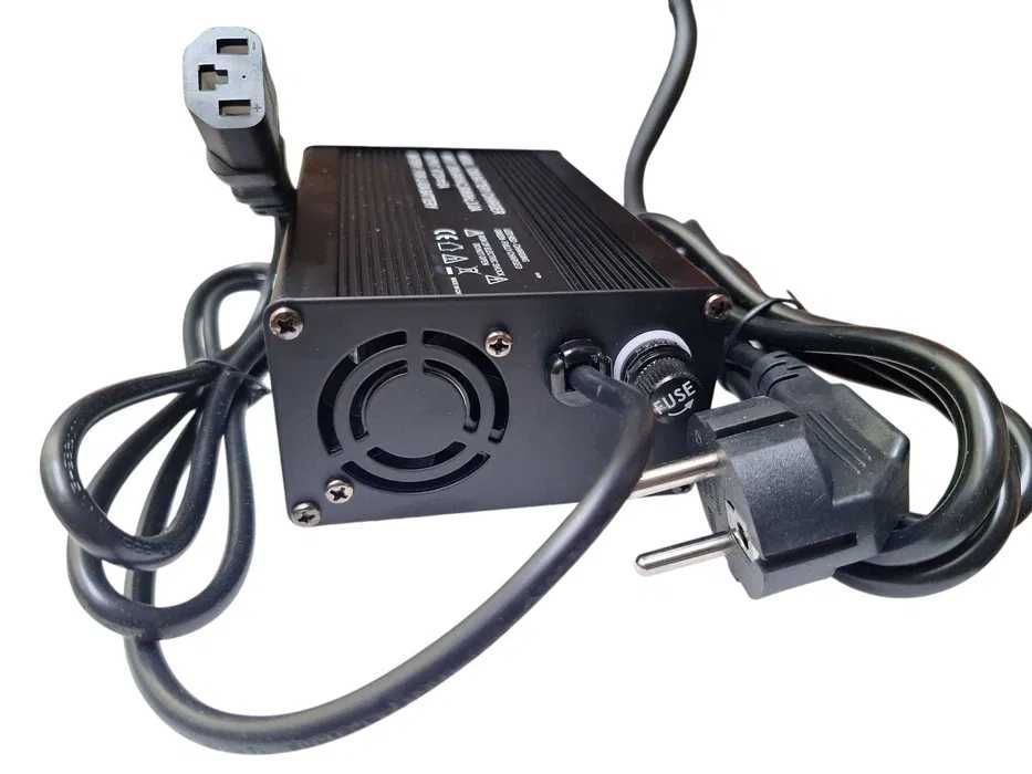 Incarcator profesional 60V 5A baterii Lithium-Ion – compatibil Trotty,