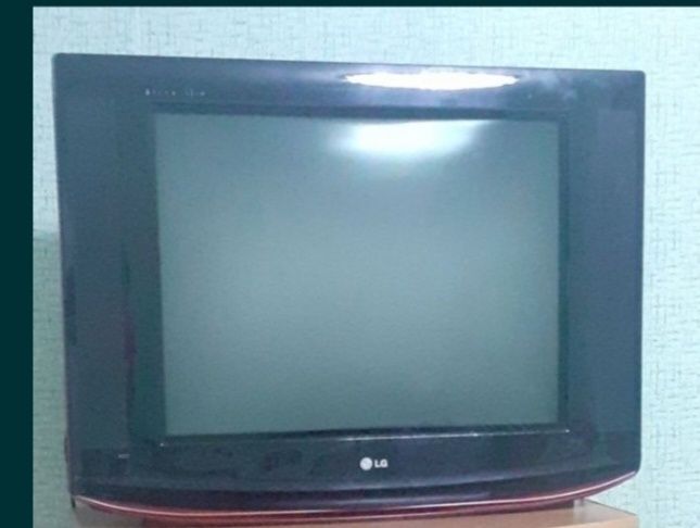 Телевизор  L G  .
