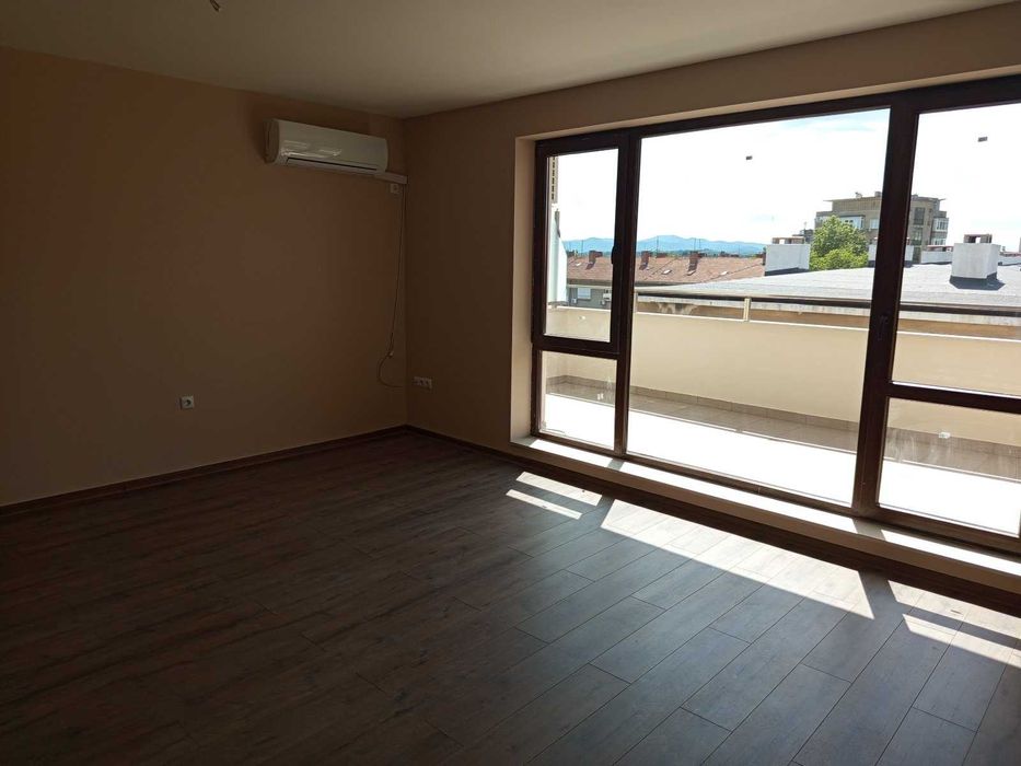 Продава апартамент с една спалня,  до у-ще Ехзарх Антим I