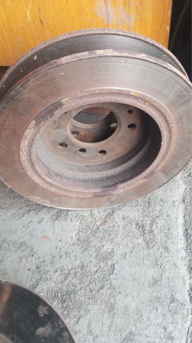 Продам два тормозных диска бмв е34 оригинал