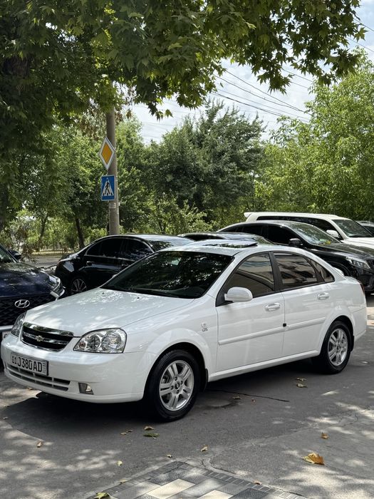 Lasetti 1,8 avtomat 90.000km yurgan halol