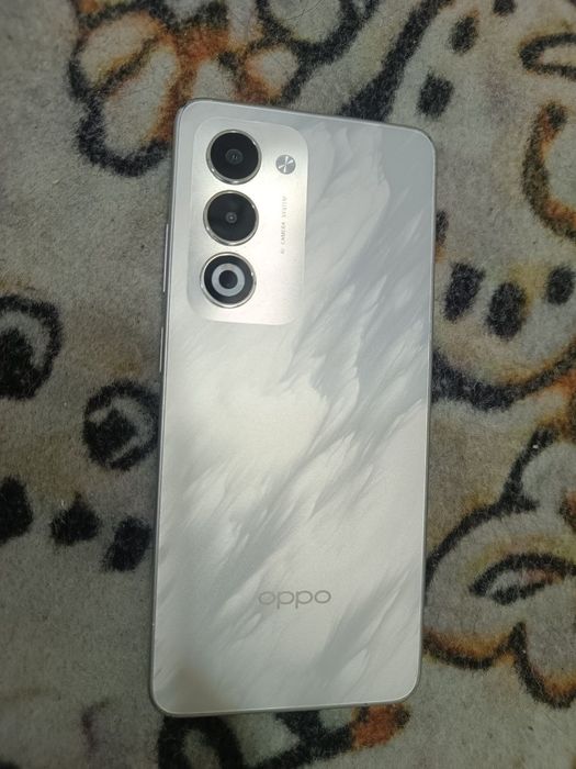 Oppo A 5 sotaman xolati yaxshi 6/128 ozim ishlatib yuriman pul zarilta