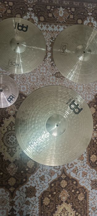 Продам комплект тарелок для барабанов Meinl HCS +Splash и стойка