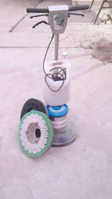 Gilam yuvgich italiya brendi asosida ishlab chiqarilgan mashina