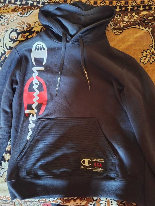 Vând trening original Champion nou